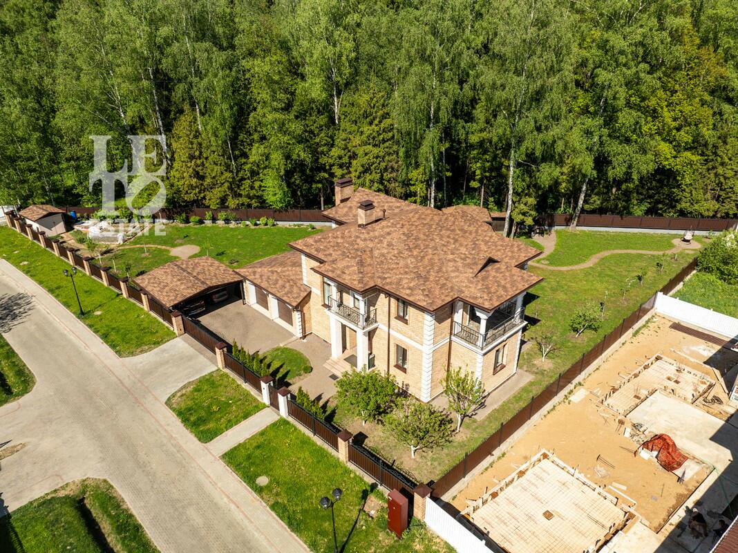 2-этажный коттедж 310.2 м² с отделкой