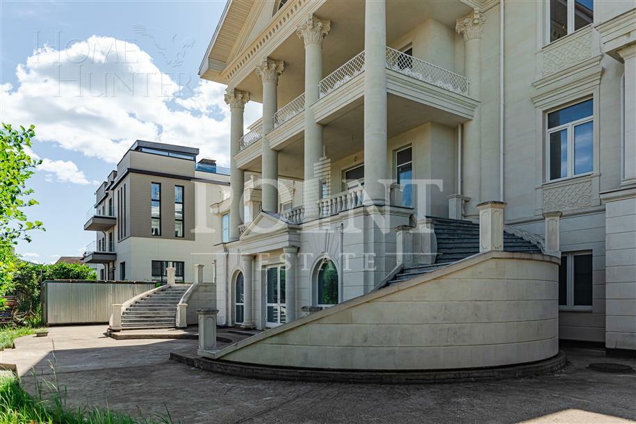 3-этажный коттедж 1 532 м² без отделки