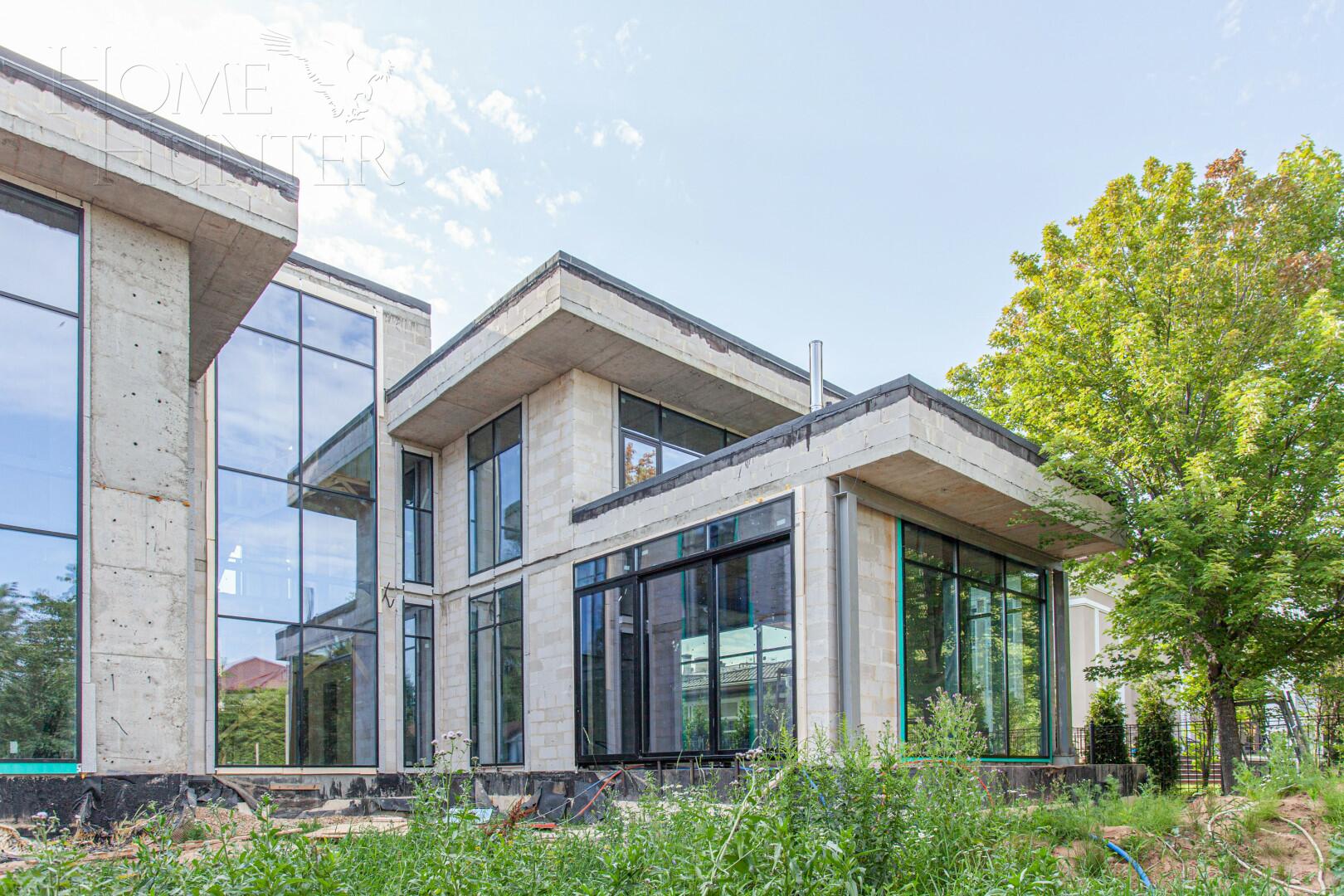 3-этажный коттедж 1 220 м² без отделки