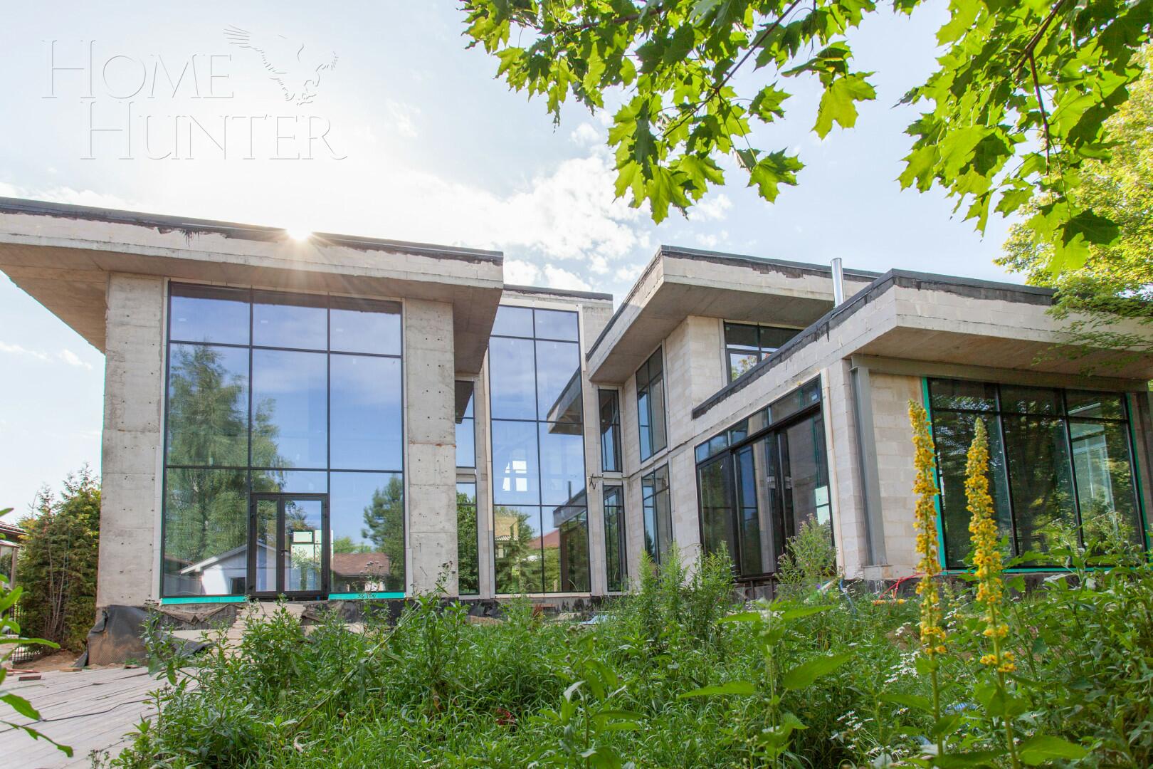 3-этажный коттедж 1 220 м² без отделки