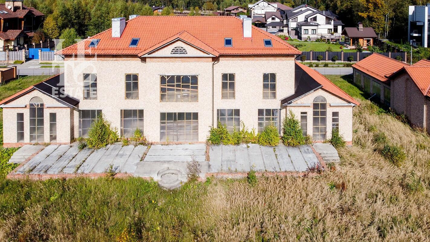 2-этажный коттедж 1 050 м² без отделки