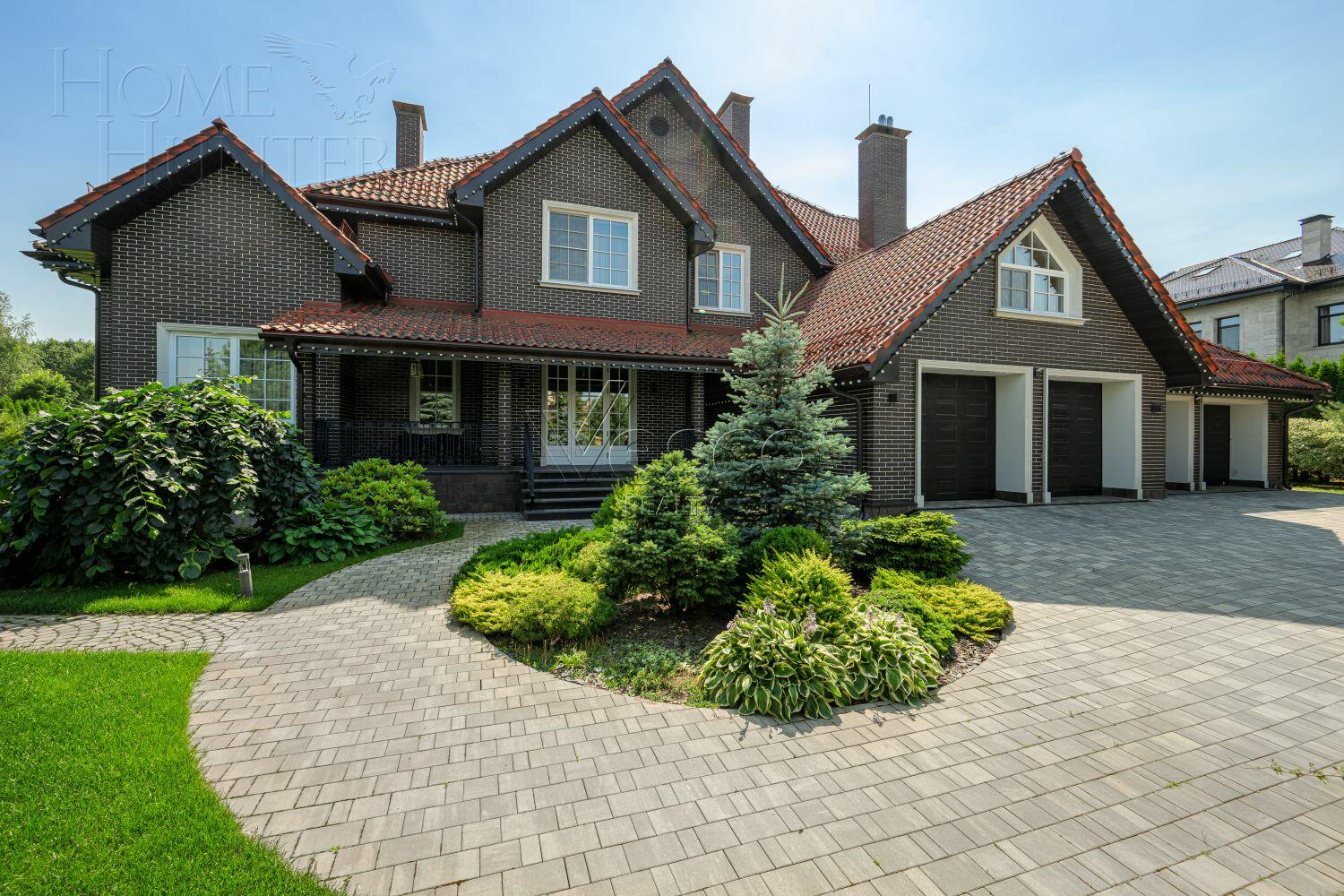 2-этажный коттедж 1 000 м² с отделкой