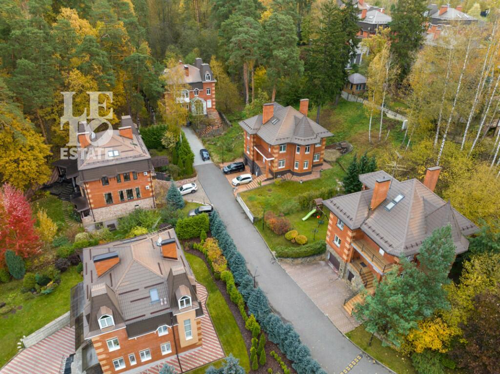 2-этажный коттедж 440.2 м² с отделкой