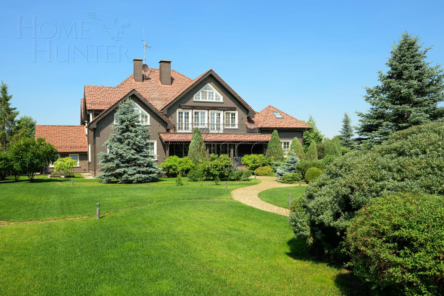 2-этажный коттедж 1 000 м² с отделкой