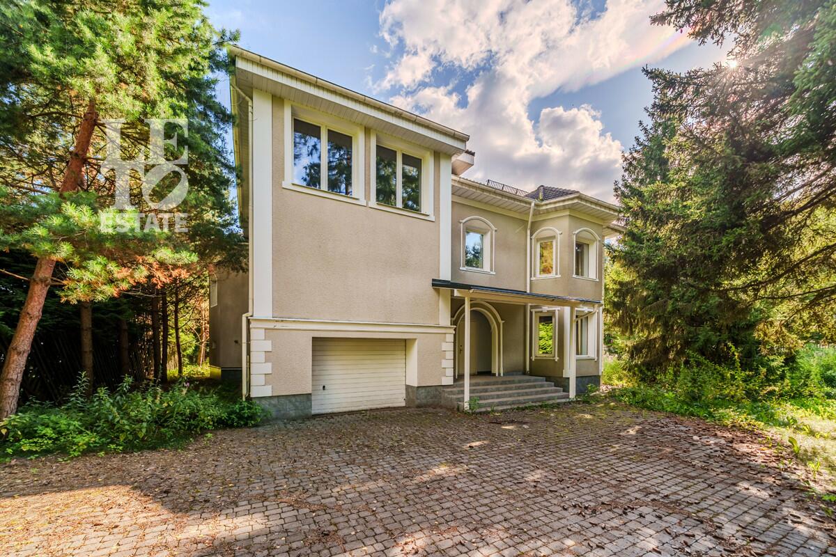 3-этажный коттедж 600 м² с отделкой