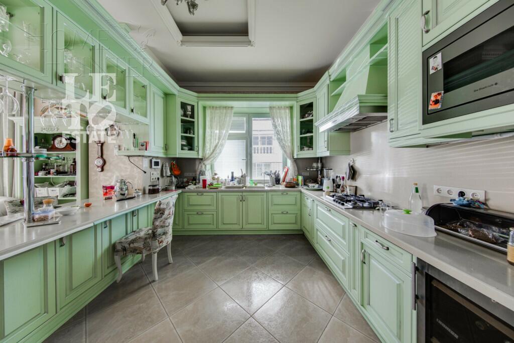 3-этажный коттедж 553.6 м² с отделкой