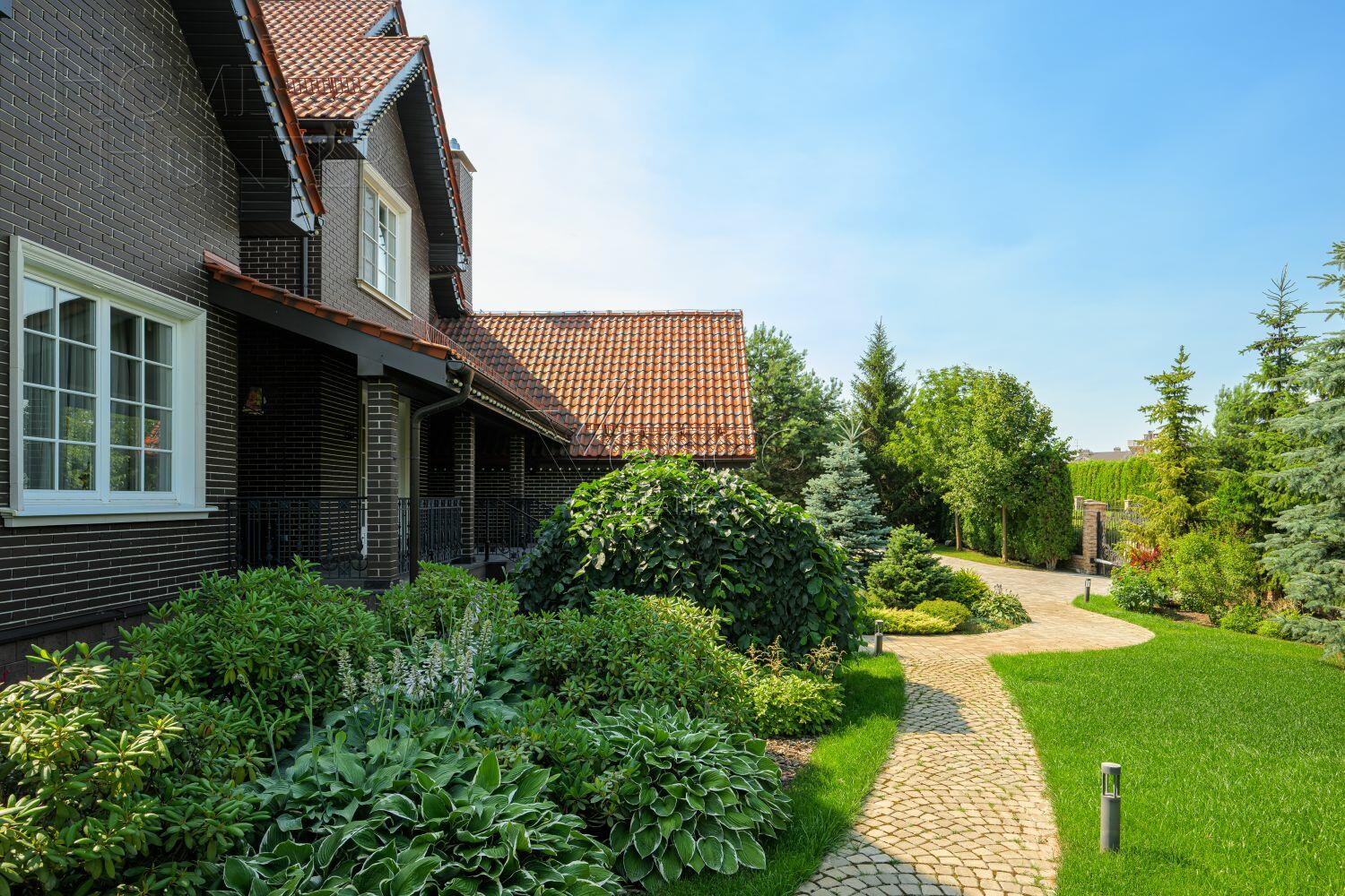 2-этажный коттедж 1 000 м² с отделкой