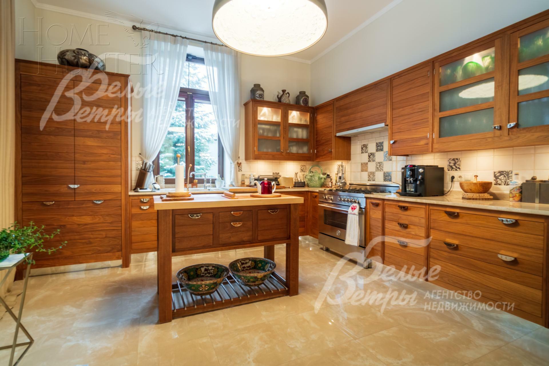 2-этажный коттедж 2 200 м² с отделкой