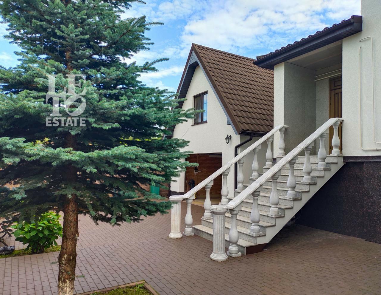 2-этажный коттедж 1 350 м² без отделки