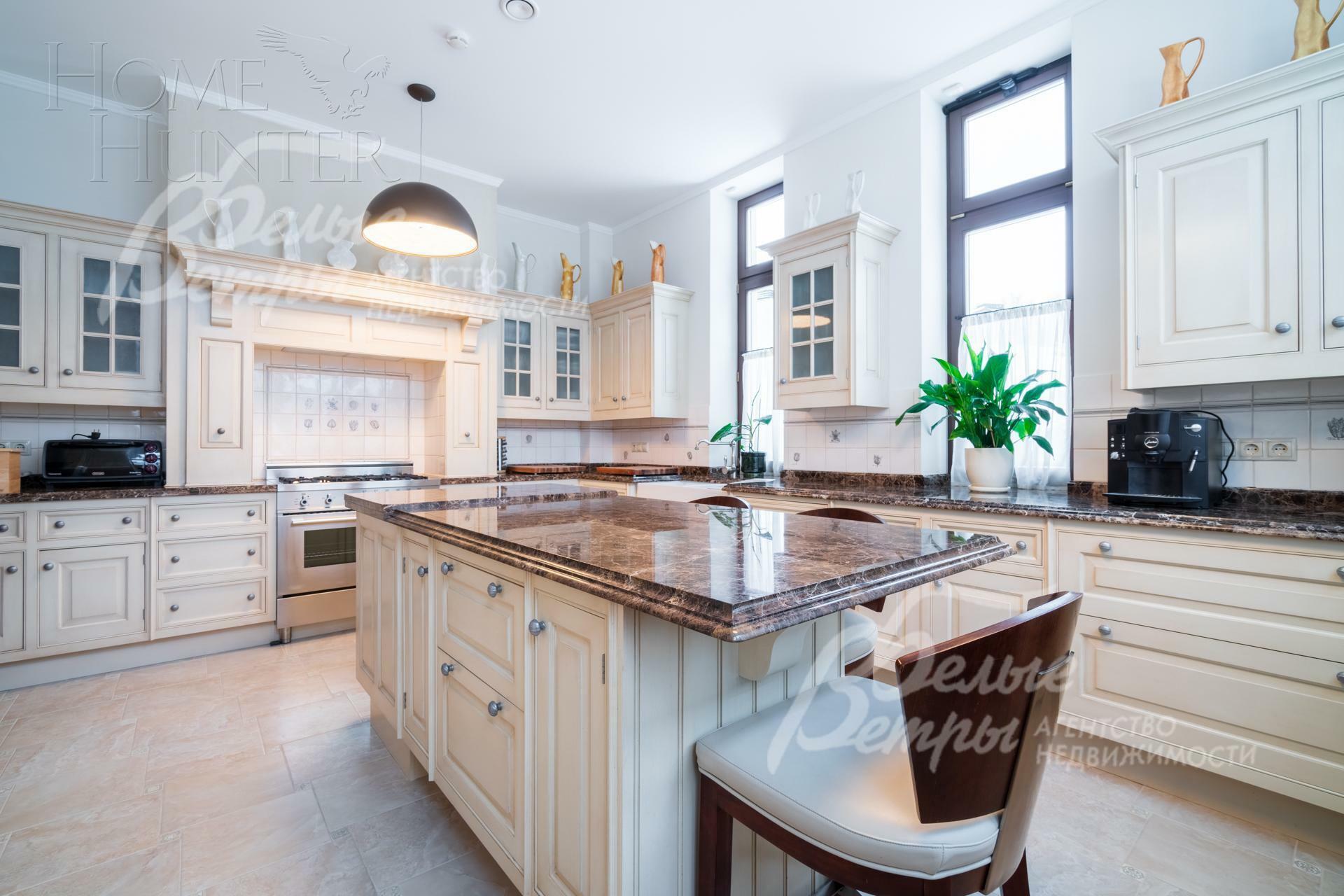 2-этажный коттедж 2 200 м² с отделкой