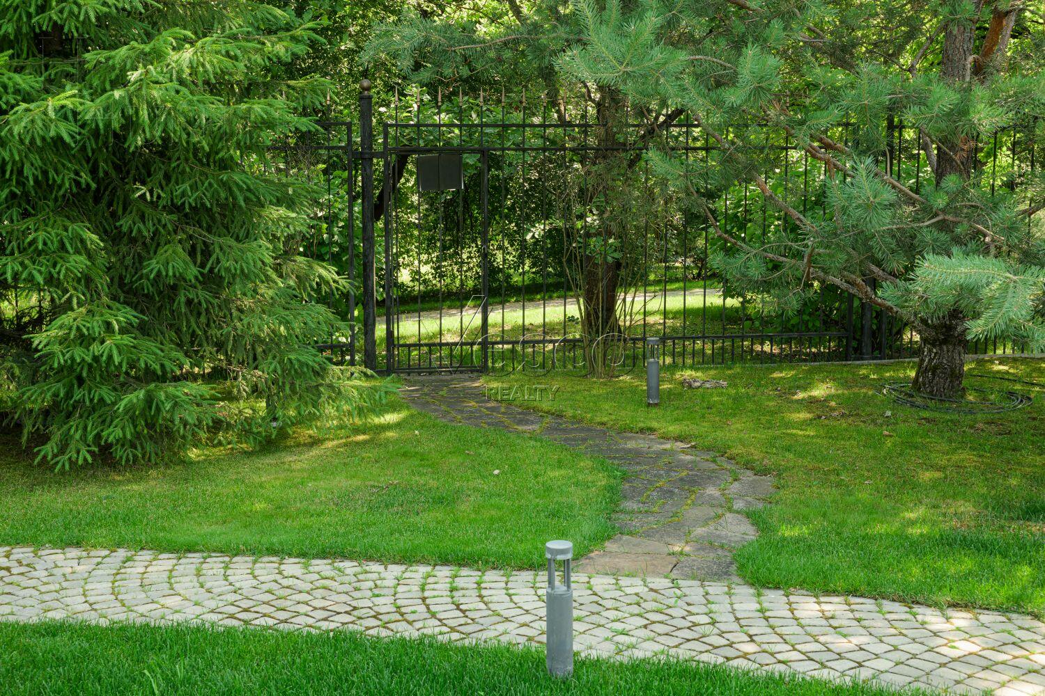 2-этажный коттедж 1 000 м² с отделкой