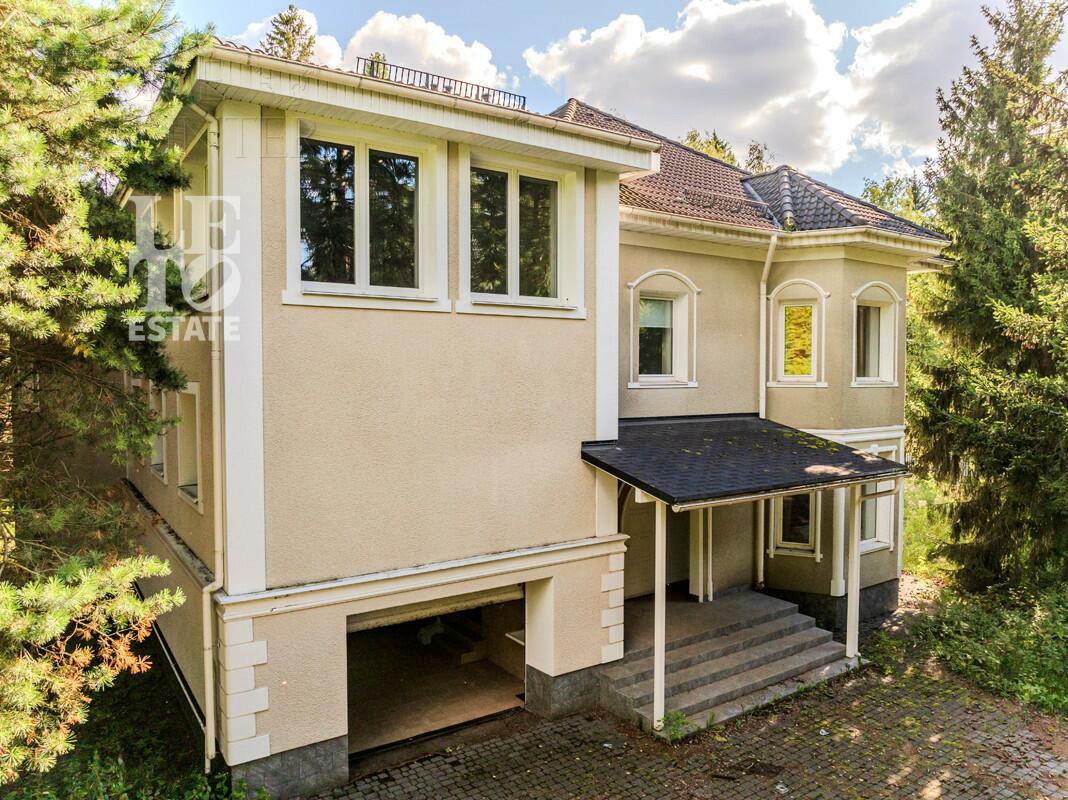 3-этажный коттедж 600 м² с отделкой