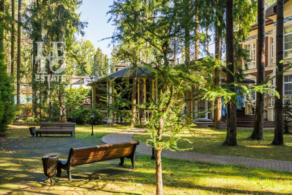 2-этажный коттедж 1 556 м² с отделкой