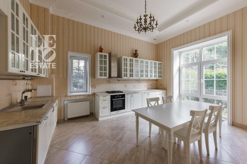 2-этажный коттедж 1 556 м² с отделкой