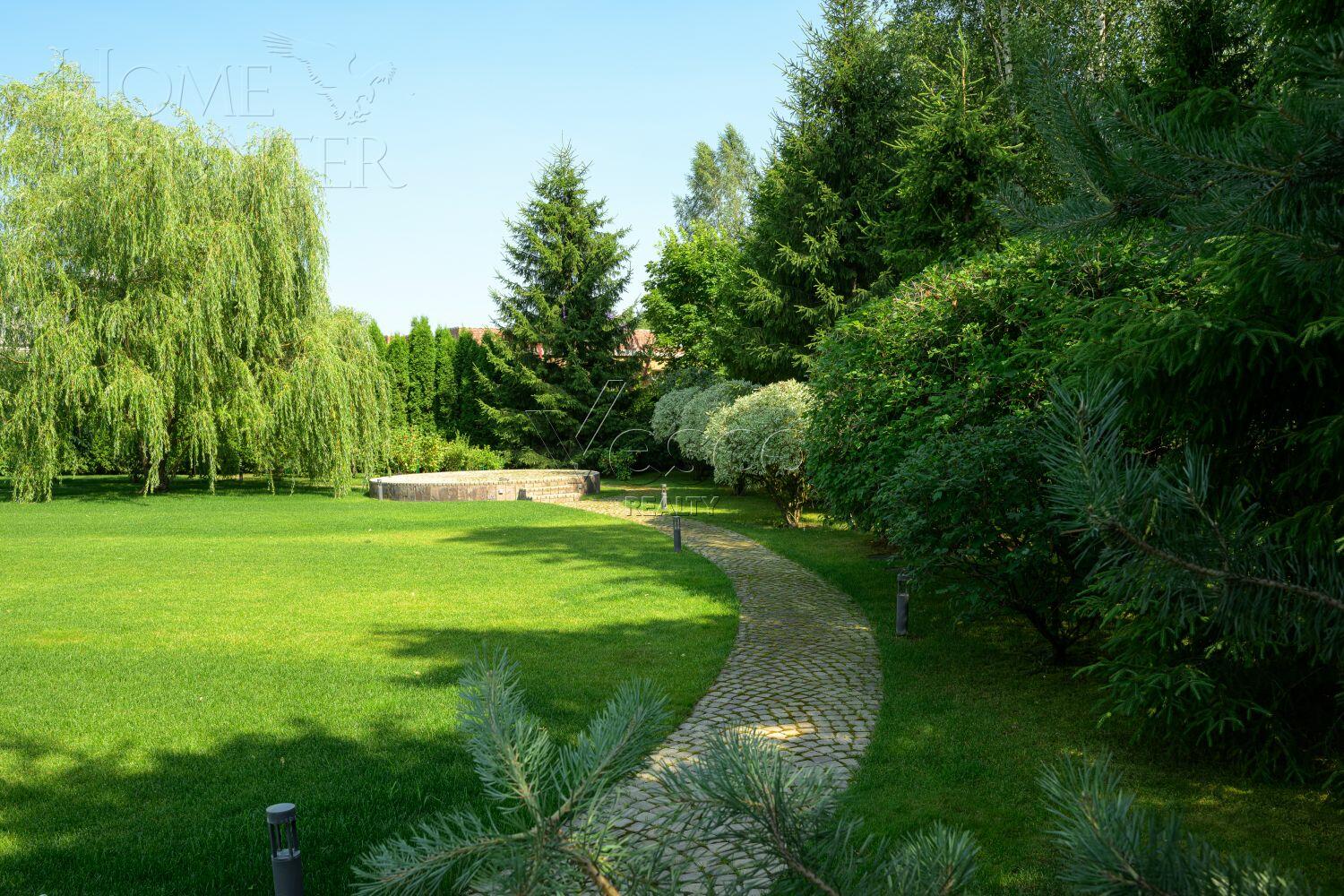 2-этажный коттедж 1 000 м² с отделкой