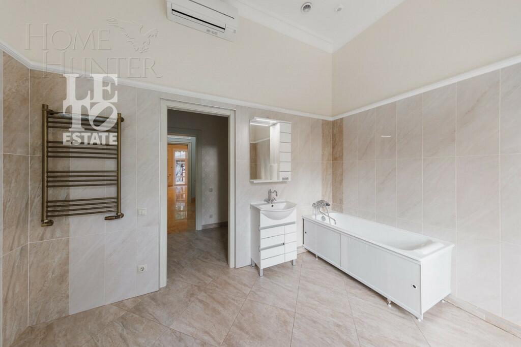 2-этажный коттедж 1 556 м² с отделкой