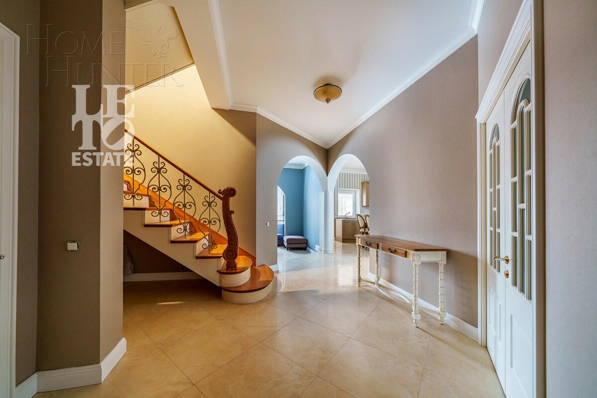 3-этажный коттедж 600 м² с отделкой