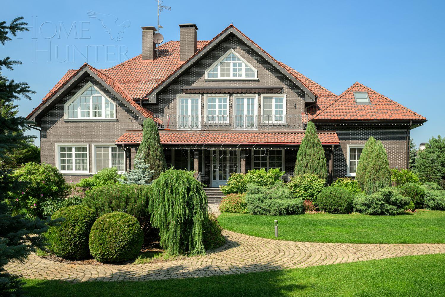 2-этажный коттедж 1 000 м² с отделкой