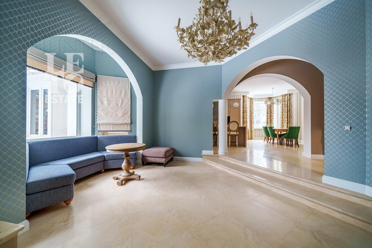 3-этажный коттедж 600 м² с отделкой