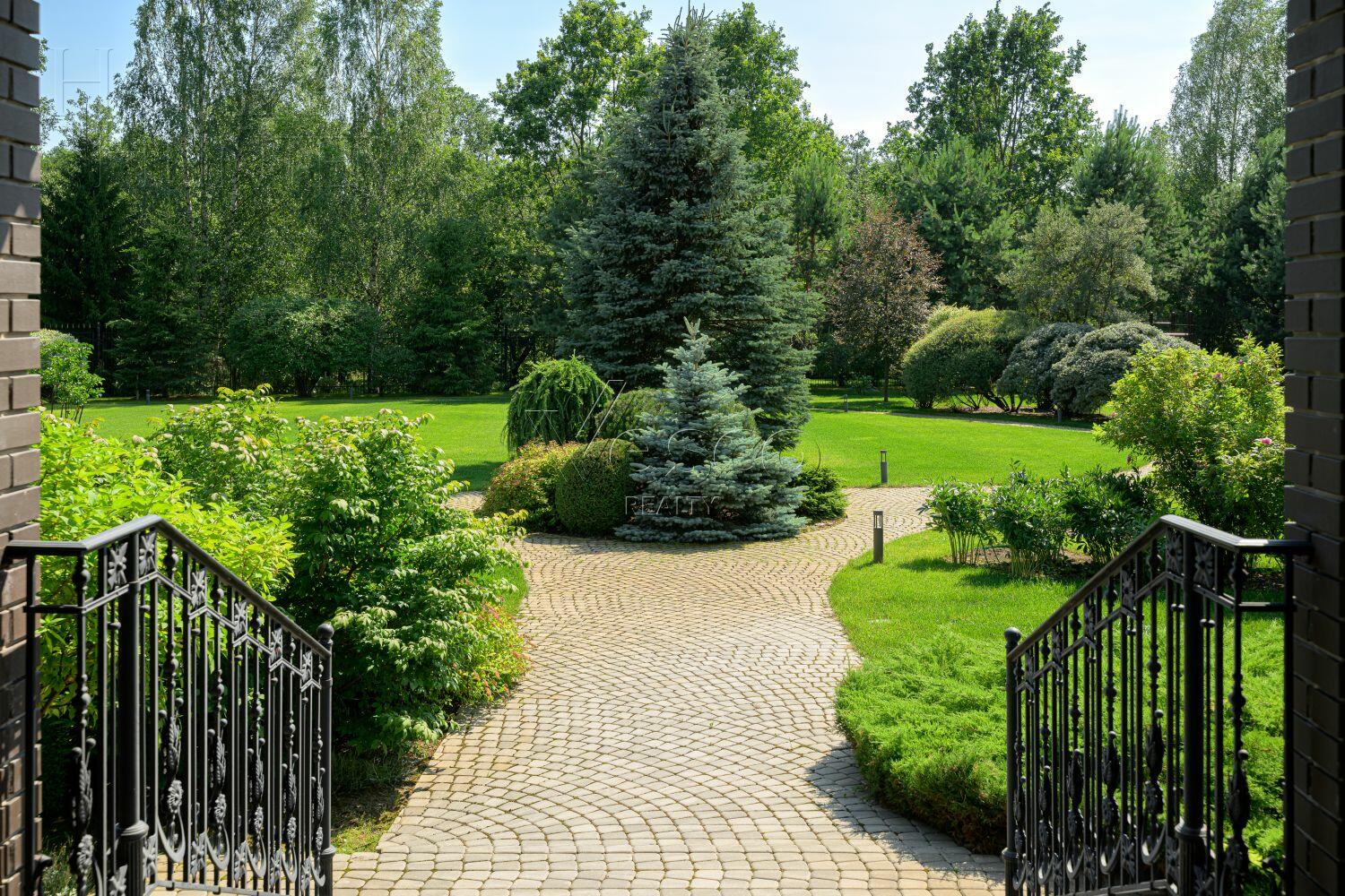 2-этажный коттедж 1 000 м² с отделкой