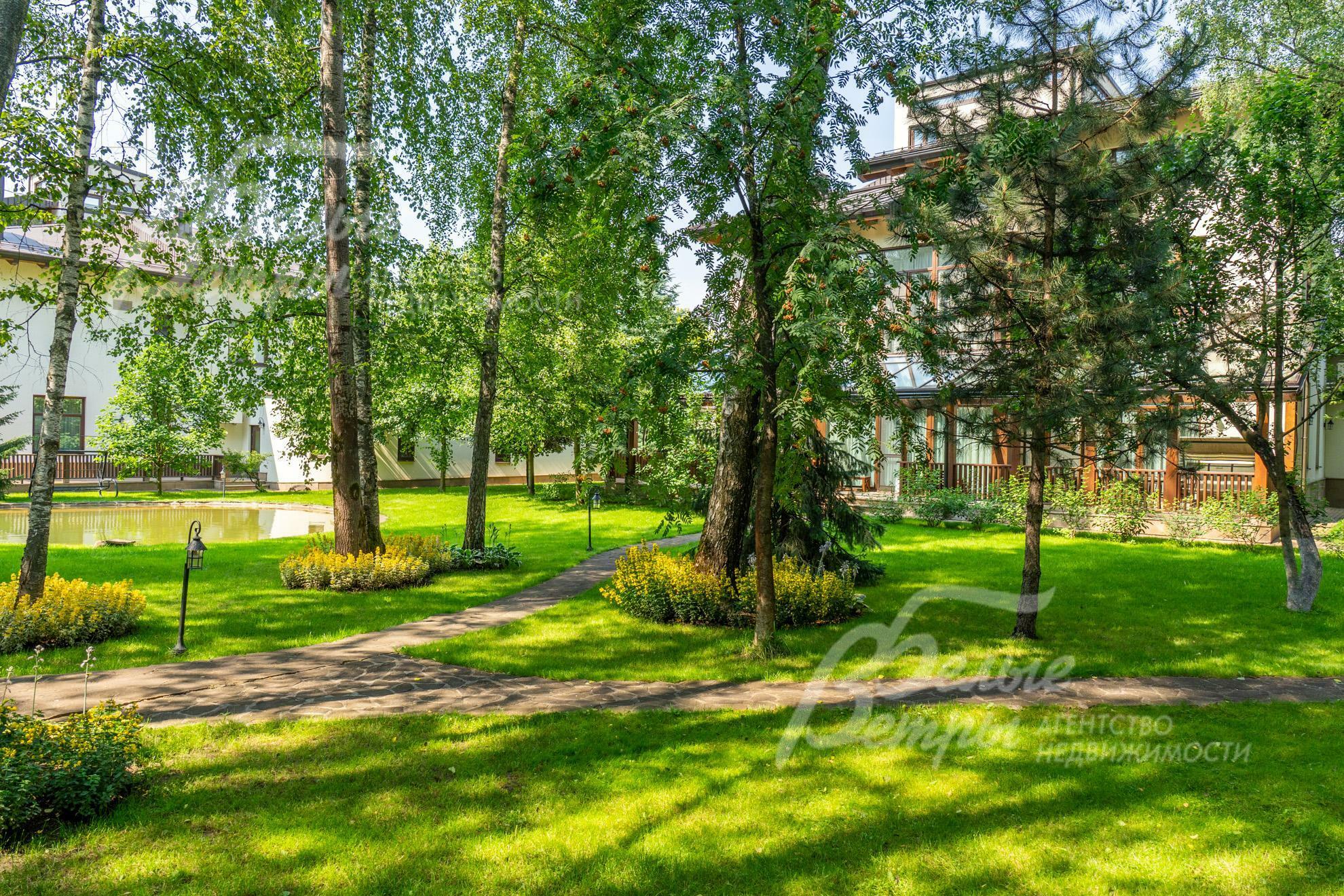 2-этажный коттедж 2 200 м² с отделкой