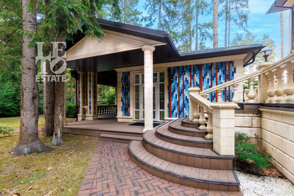 2-этажный коттедж 1 556 м² с отделкой