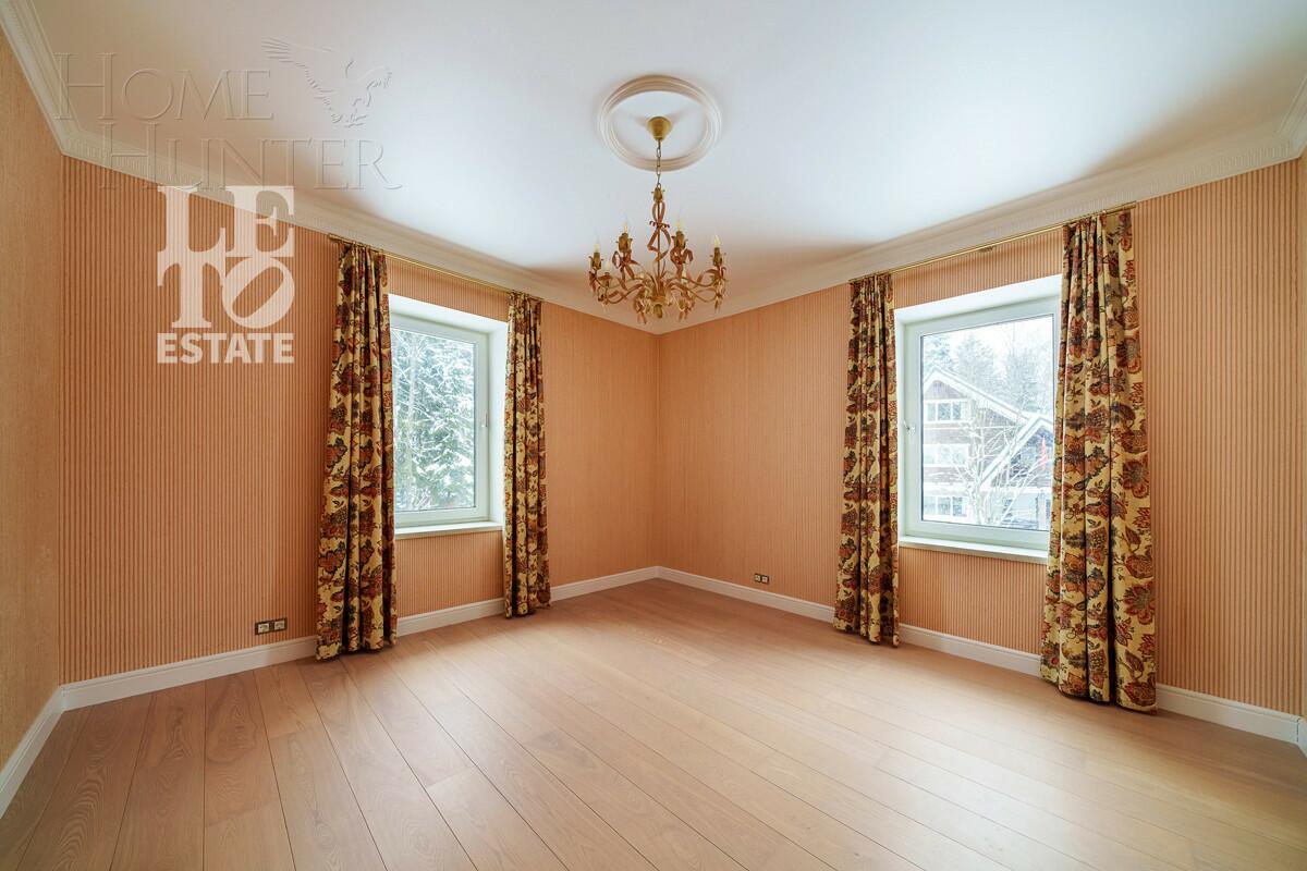 3-этажный коттедж 600 м² с отделкой