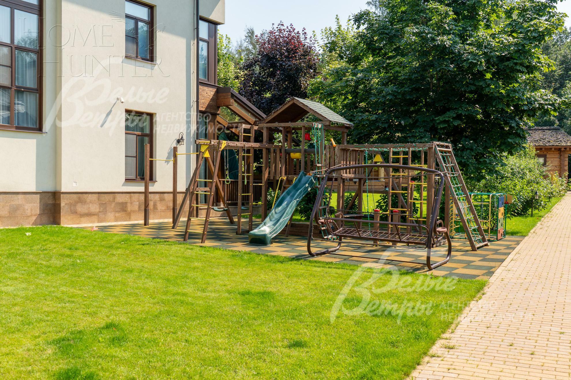 2-этажный коттедж 2 200 м² с отделкой