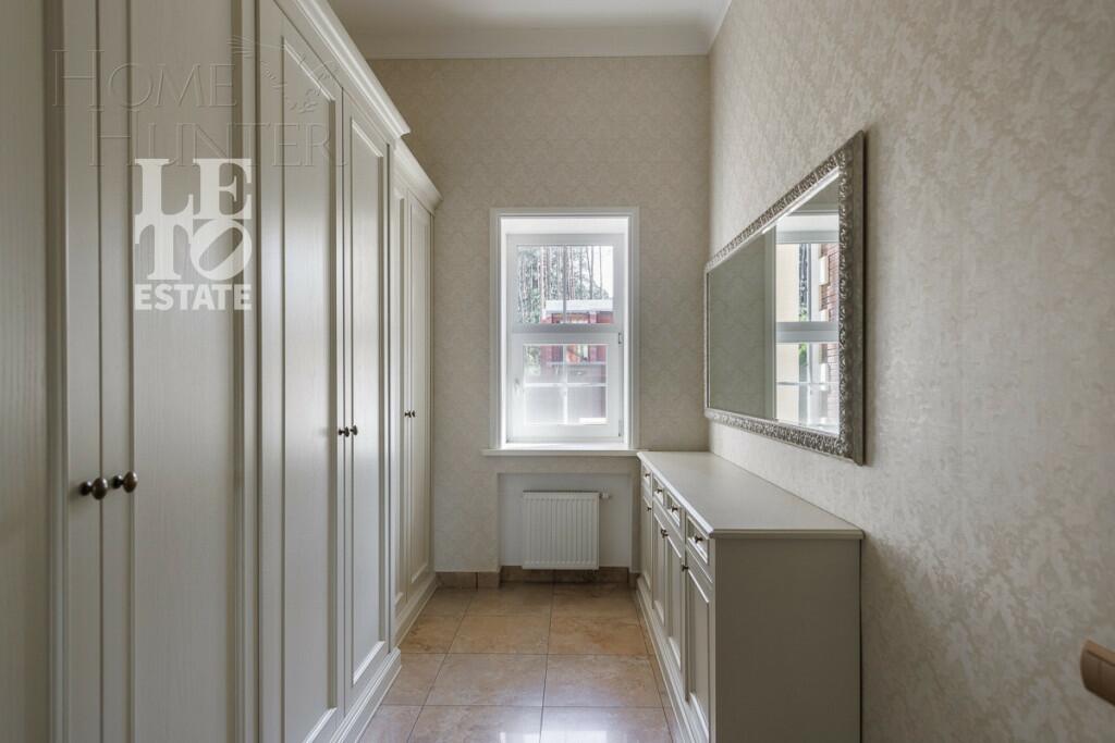 2-этажный коттедж 1 556 м² с отделкой