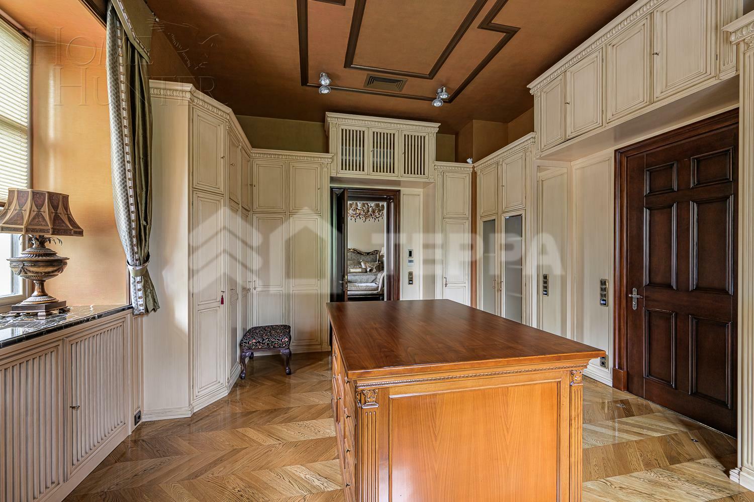 2-этажный коттедж 1 250 м² с отделкой