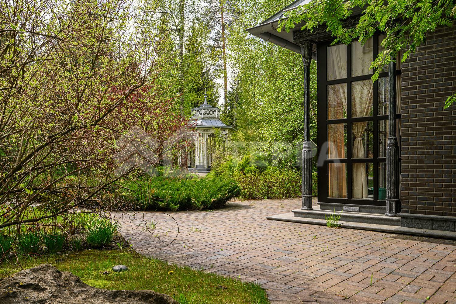 2-этажный коттедж 1 250 м² с отделкой