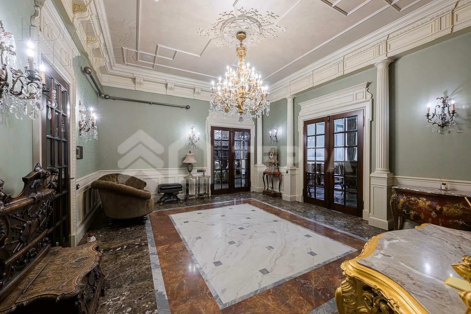 2-этажный коттедж 1 250 м² с отделкой