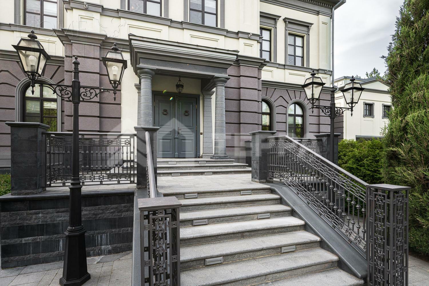 2-этажный коттедж 1 250 м² с отделкой