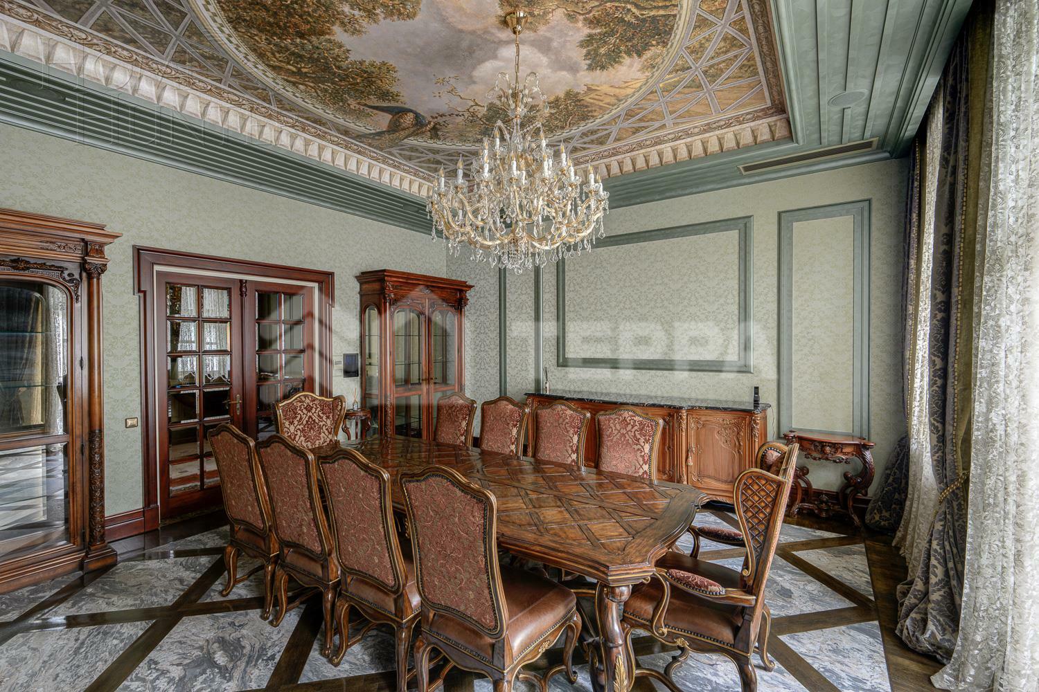 2-этажный коттедж 1 250 м² с отделкой