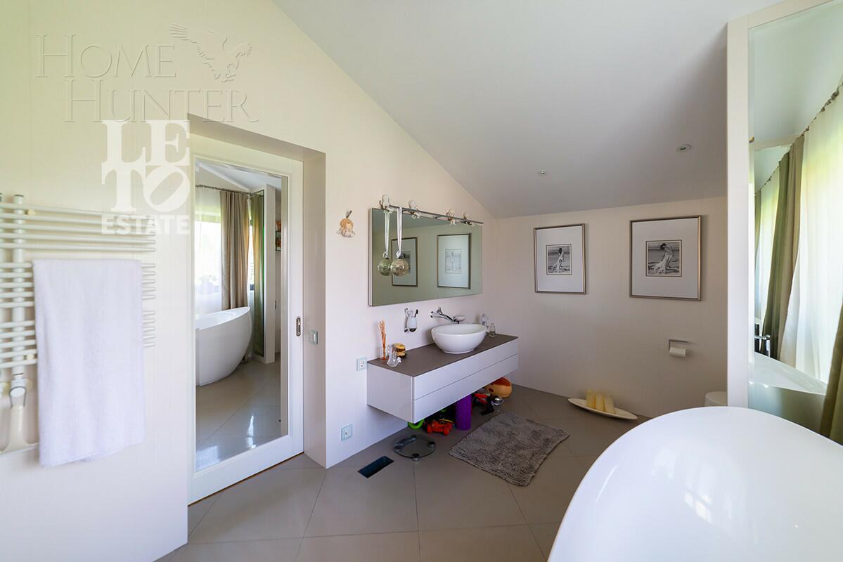 2-этажный коттедж 284.9 м² с отделкой