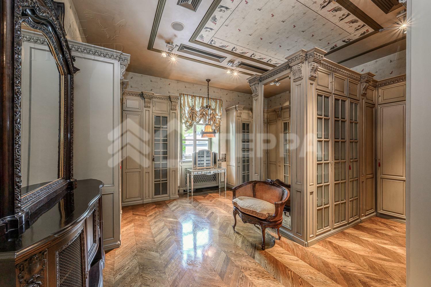 2-этажный коттедж 1 250 м² с отделкой