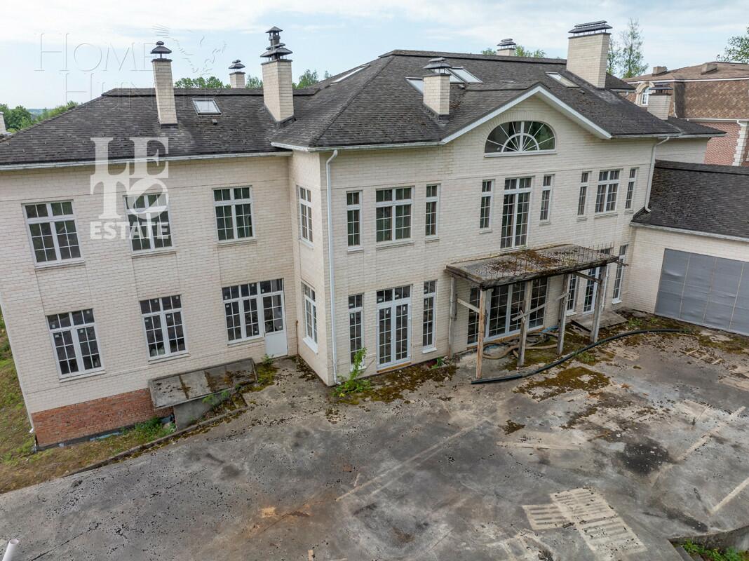 2-этажный коттедж 921 м² без отделки