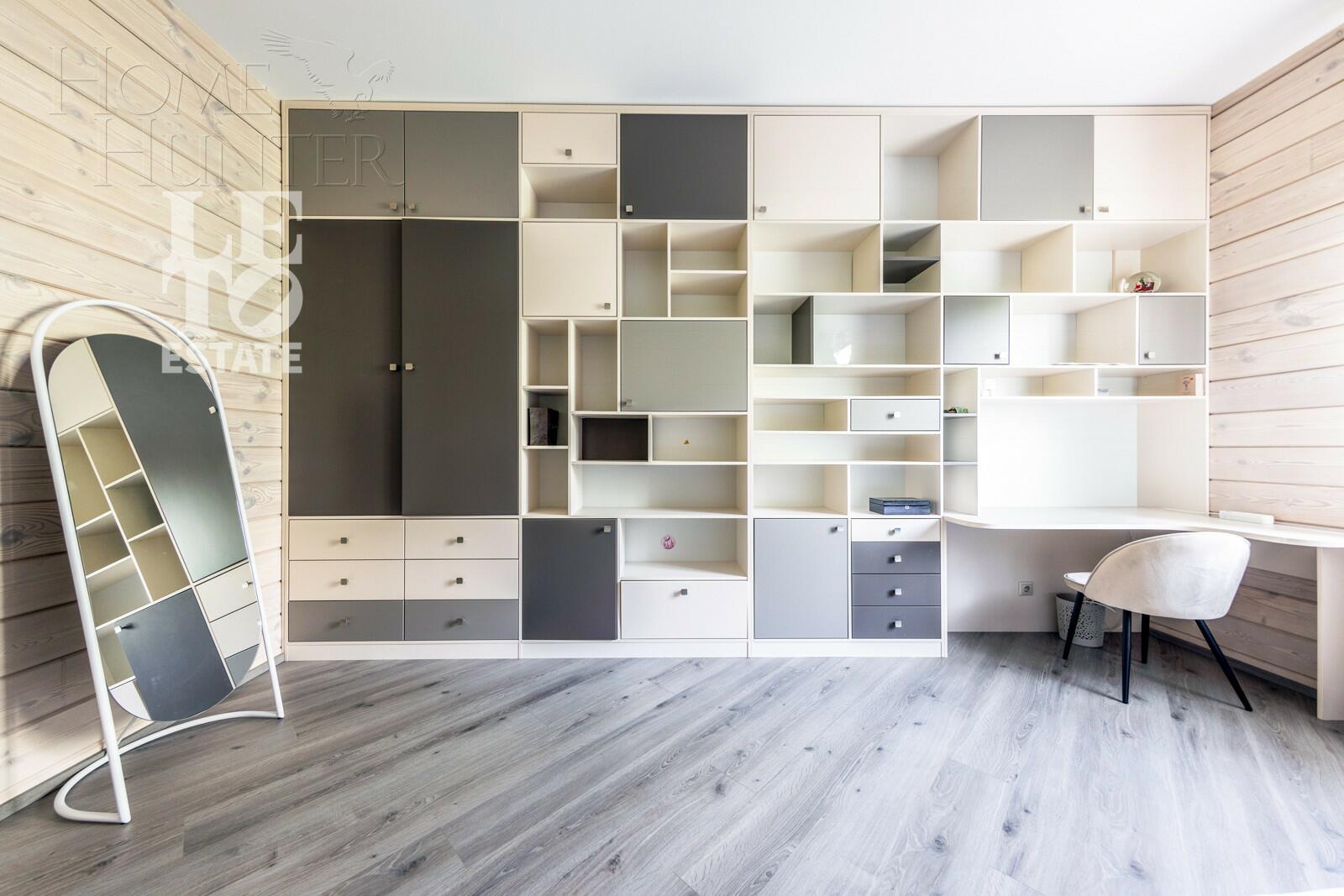 2-этажный коттедж 300 м² с отделкой