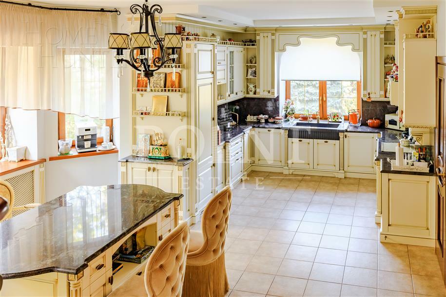 3-этажный коттедж 762 м² с отделкой