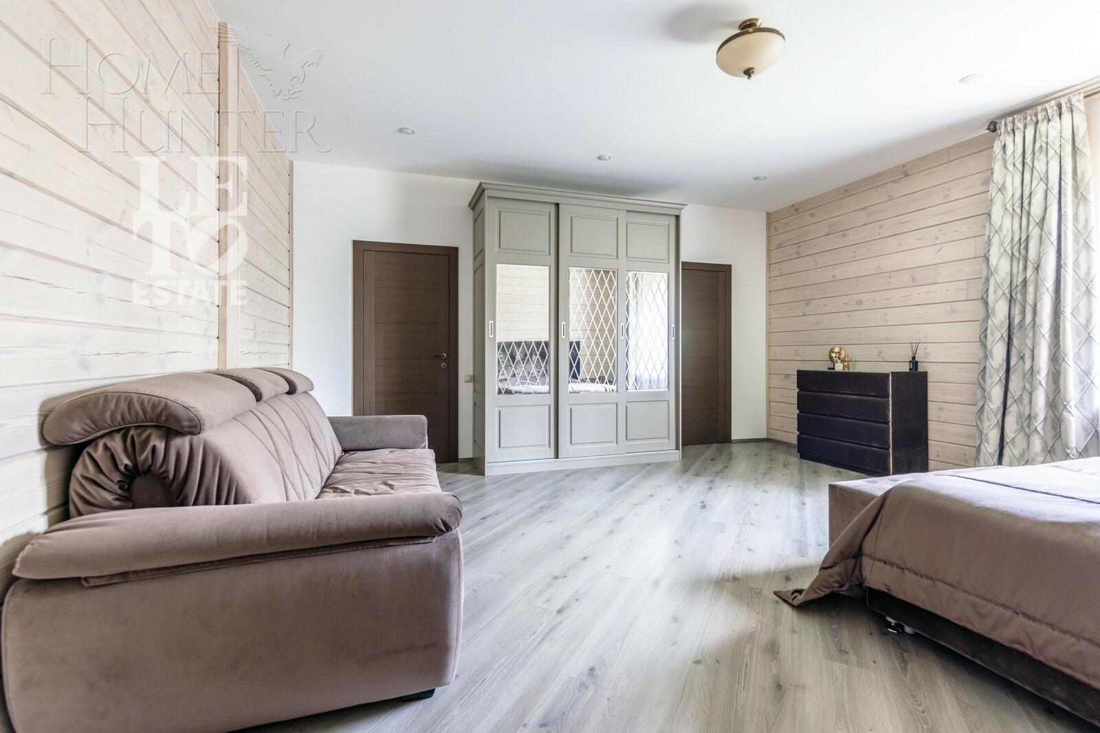 2-этажный коттедж 300 м² с отделкой