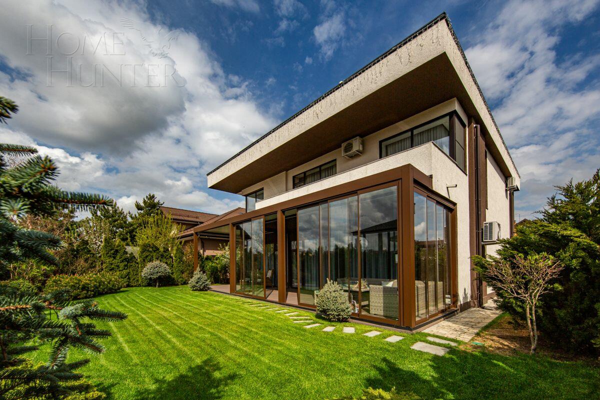 2-этажный коттедж 300 м² с отделкой