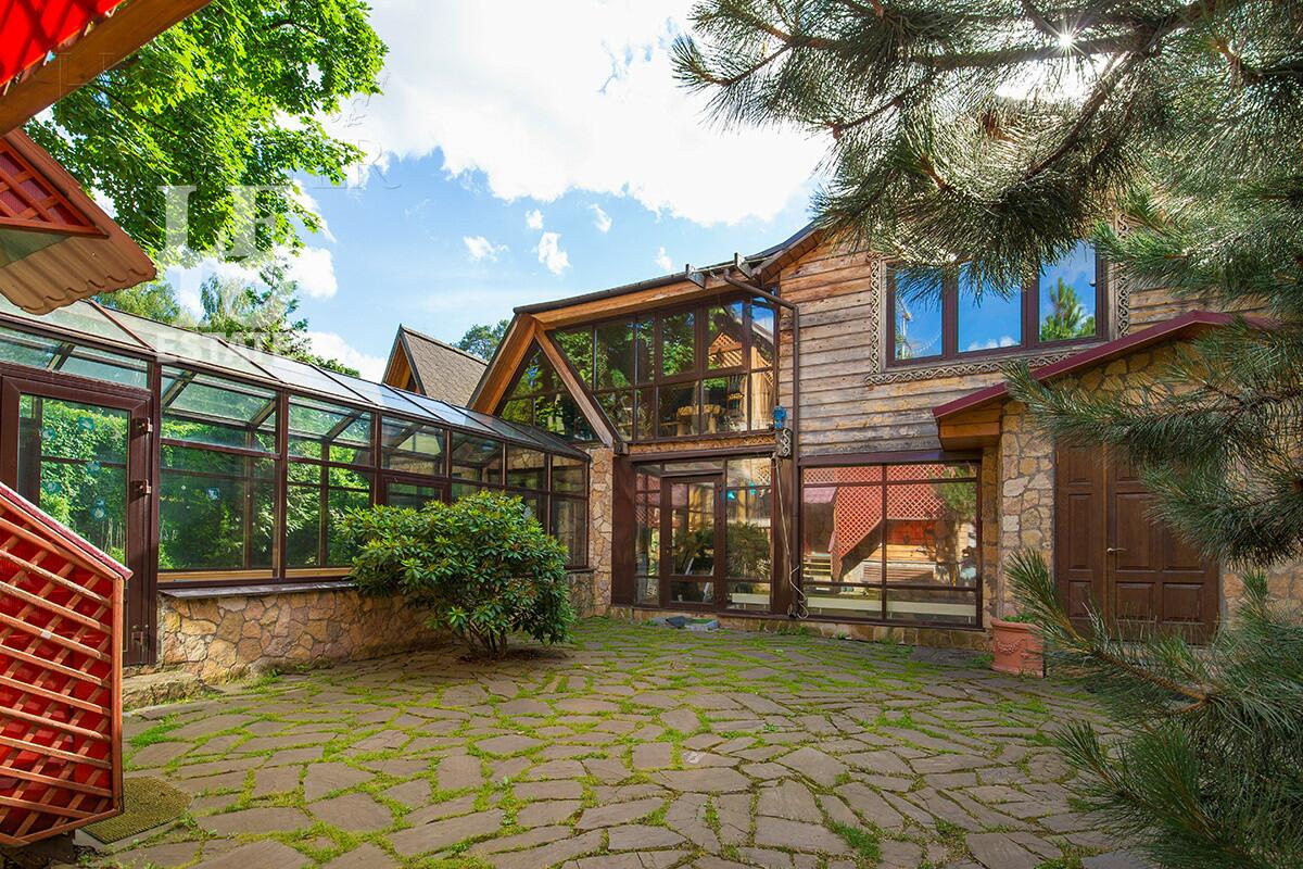 3-этажный коттедж 310 м² с отделкой