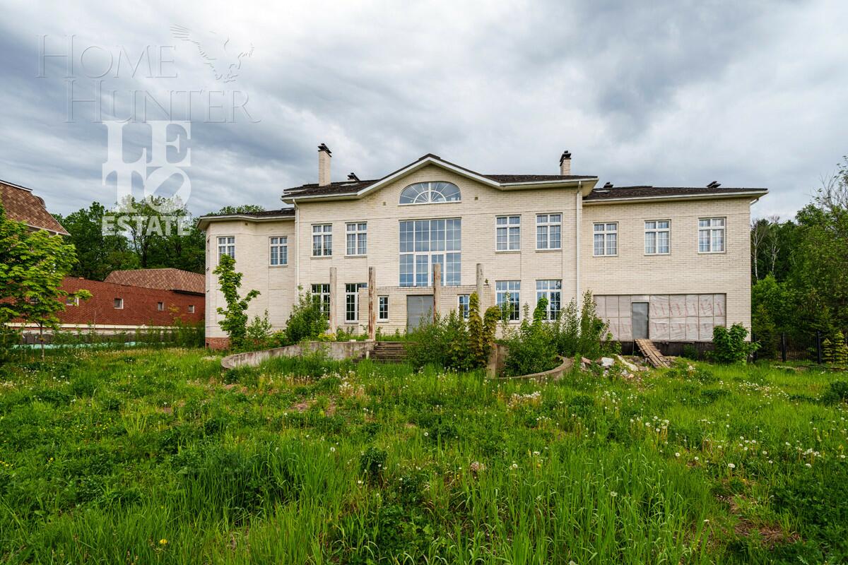 2-этажный коттедж 921 м² без отделки