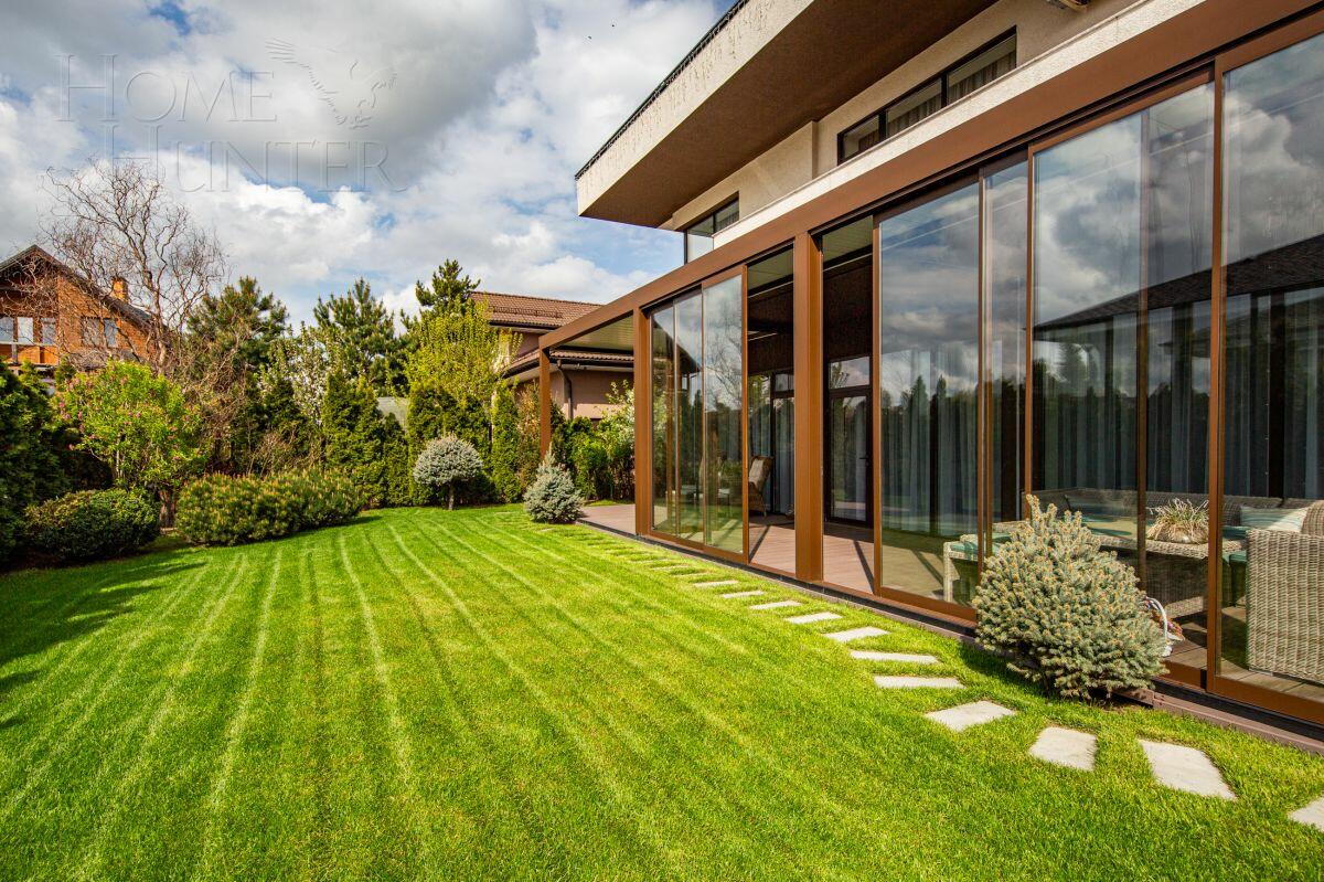 2-этажный коттедж 300 м² с отделкой