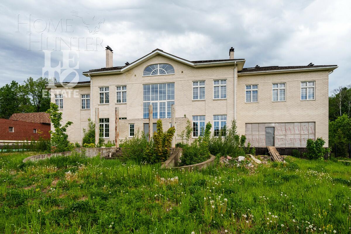 2-этажный коттедж 921 м² без отделки