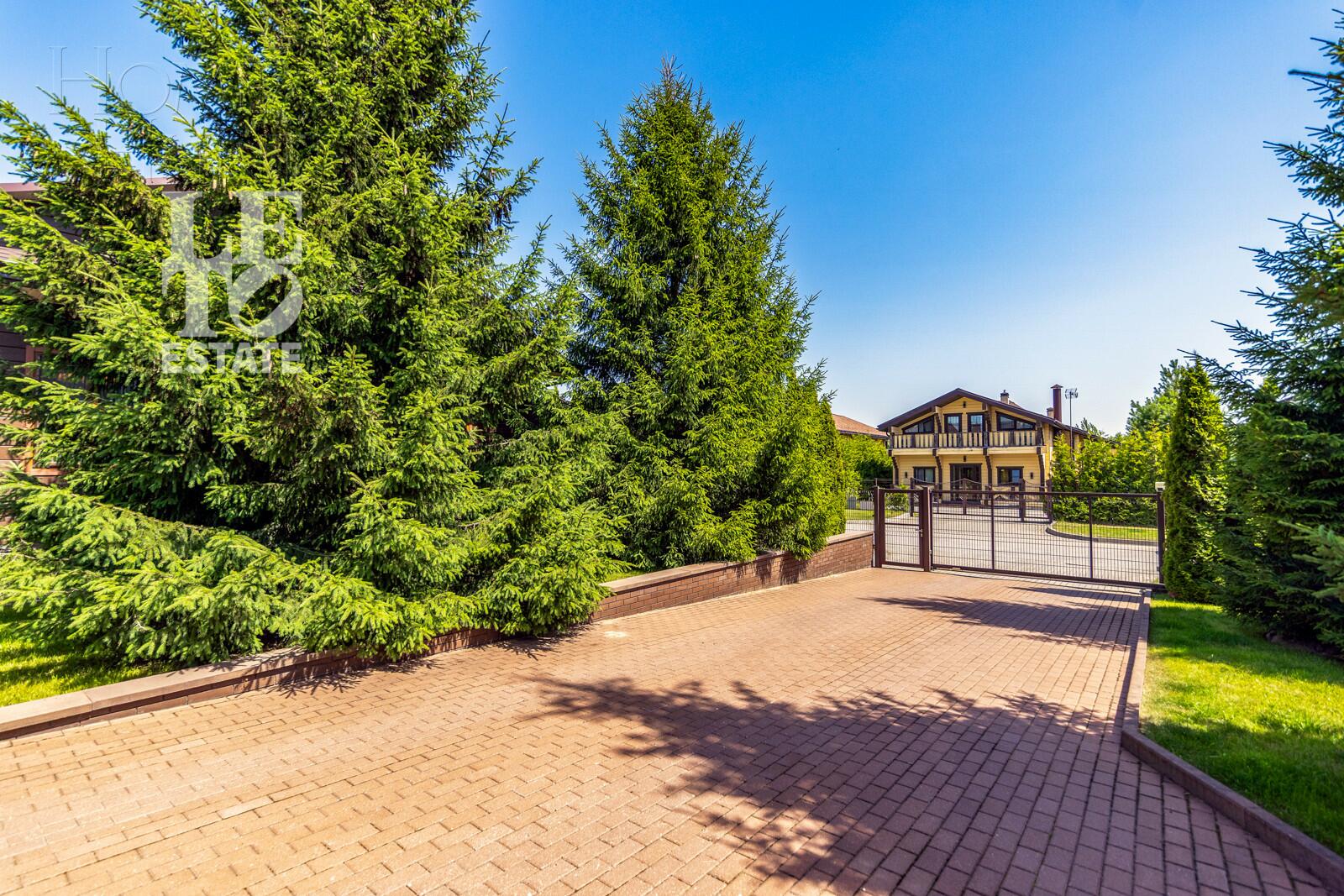 2-этажный коттедж 300 м² с отделкой