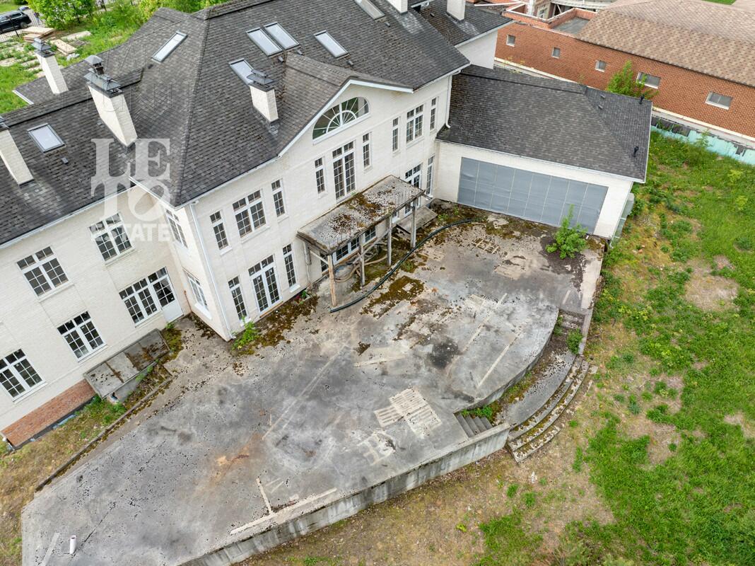 2-этажный коттедж 921 м² без отделки