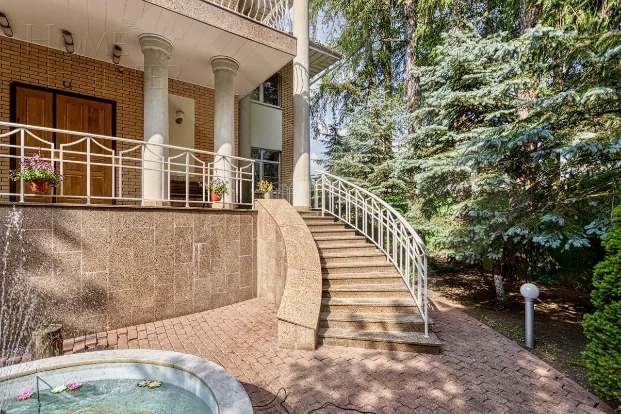 2-этажный коттедж 440.4 м² с отделкой