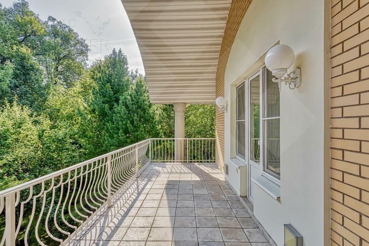 2-этажный коттедж 440.4 м² с отделкой