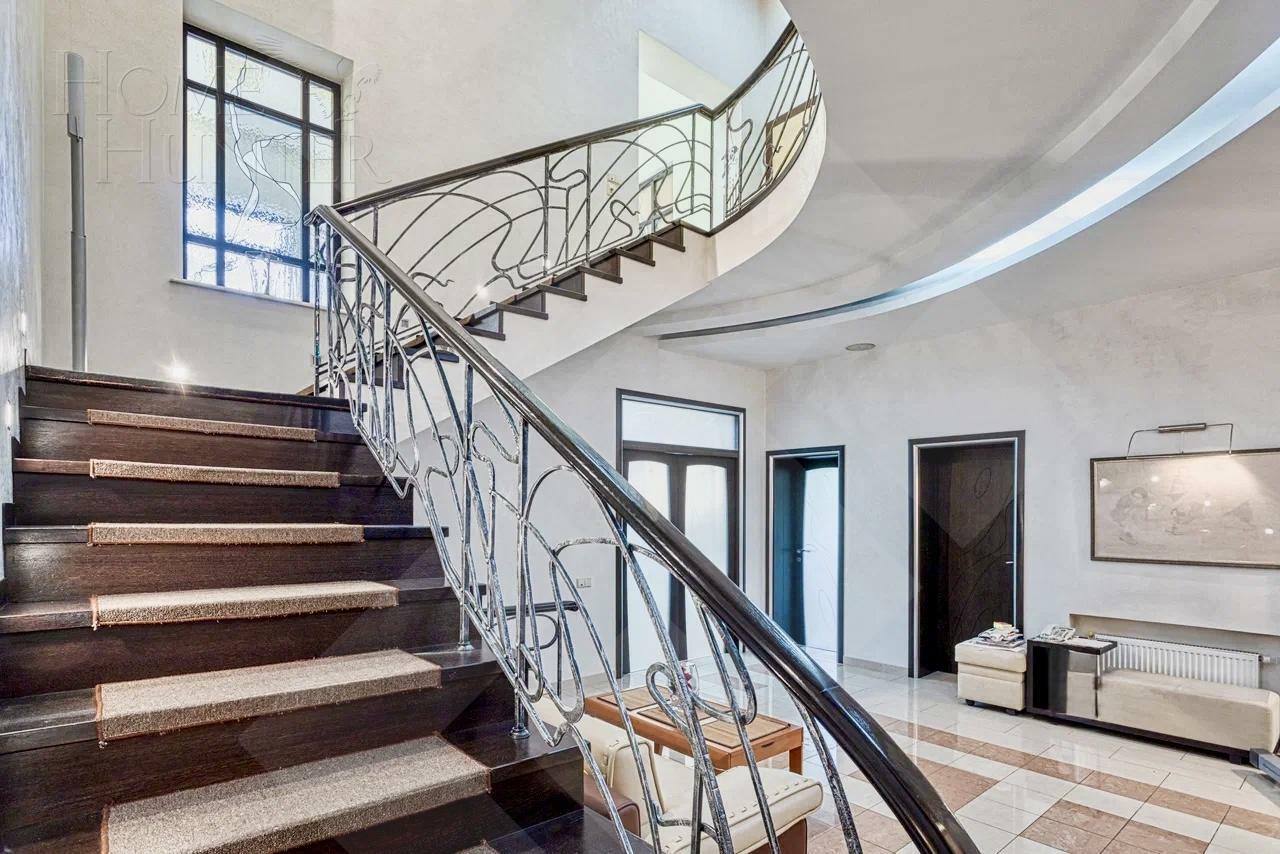 2-этажный коттедж 440.4 м² с отделкой